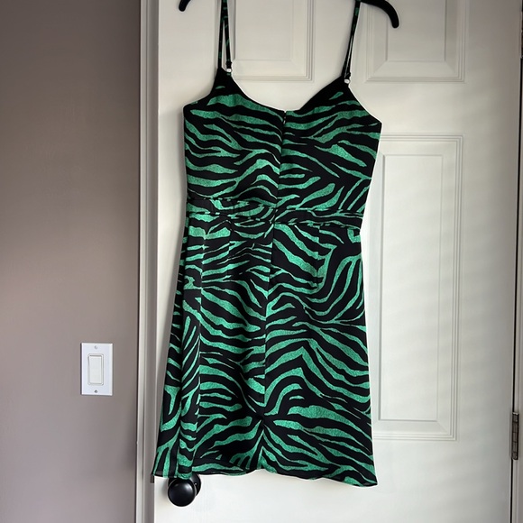 Dress the population, Briella zebra print mini dress. Size M - Picture 3 of 8